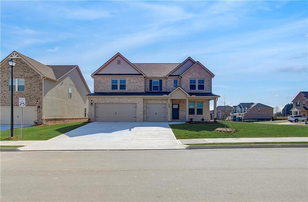 Craftsman-style home featuring a front yard and a 
