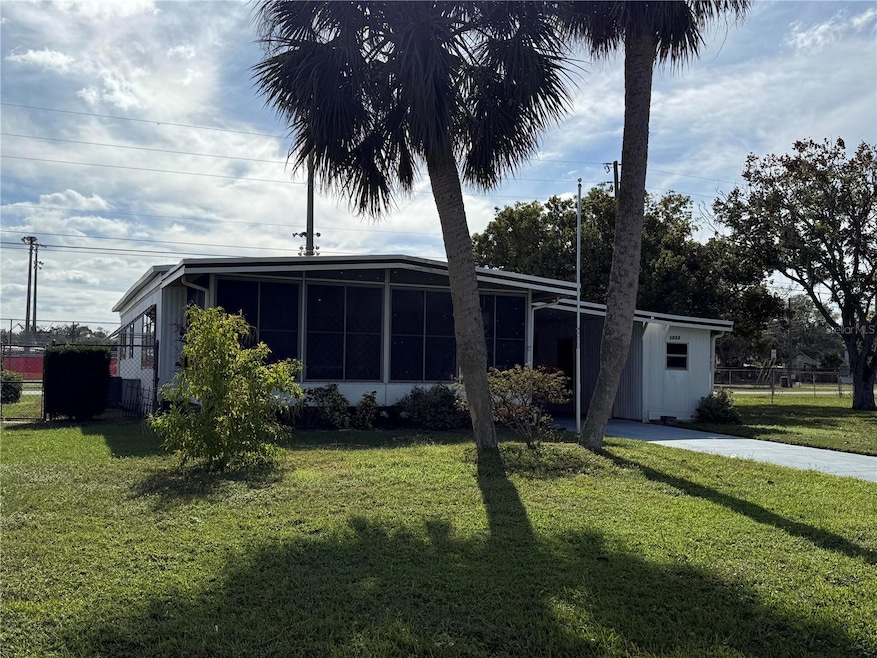 1043 Capella Dr, Tavares, FL 32778 - photo 1