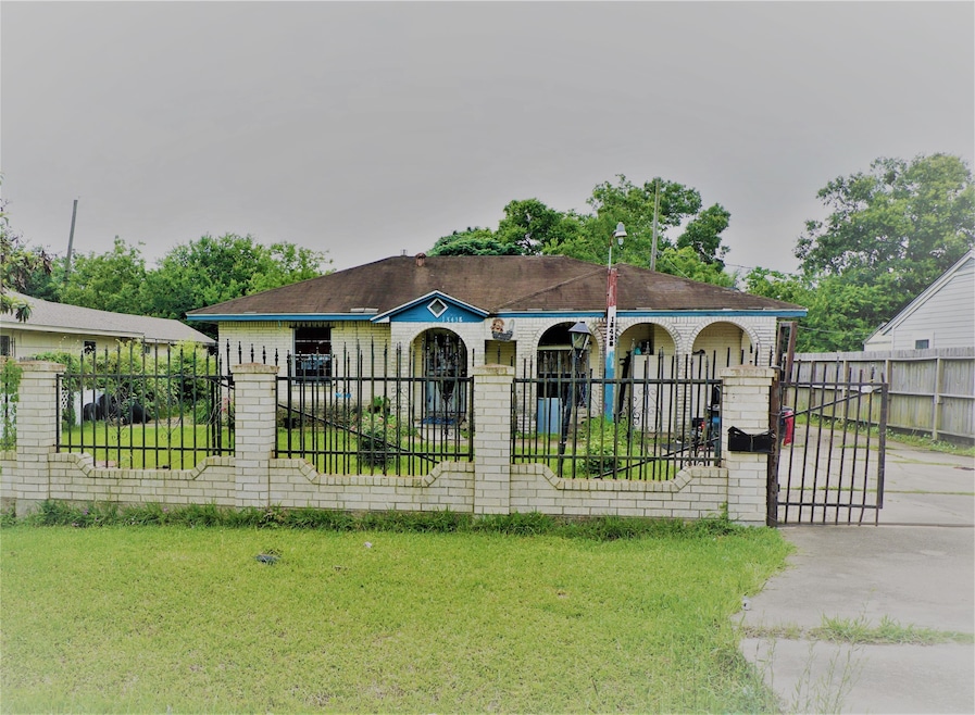 13438 Indianapolis St, Houston, TX 77015 - photo 1
