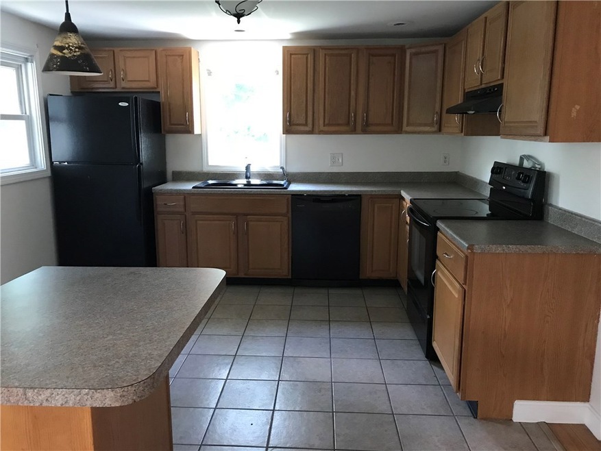 Large kitchen has plenty of counter and cabinet sp