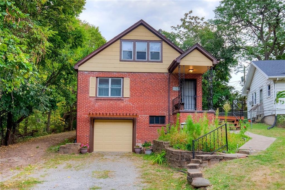 1827 13th St, Des Moines, IA 50314 - photo 1