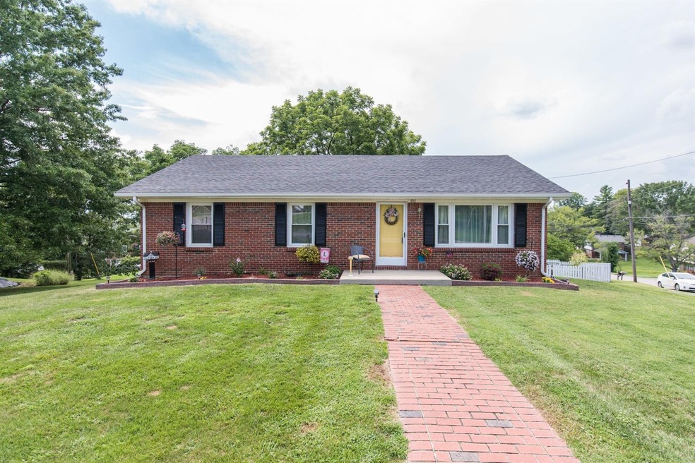 902 Beaumont Ave, Harrodsburg, KY 40330 - photo 1