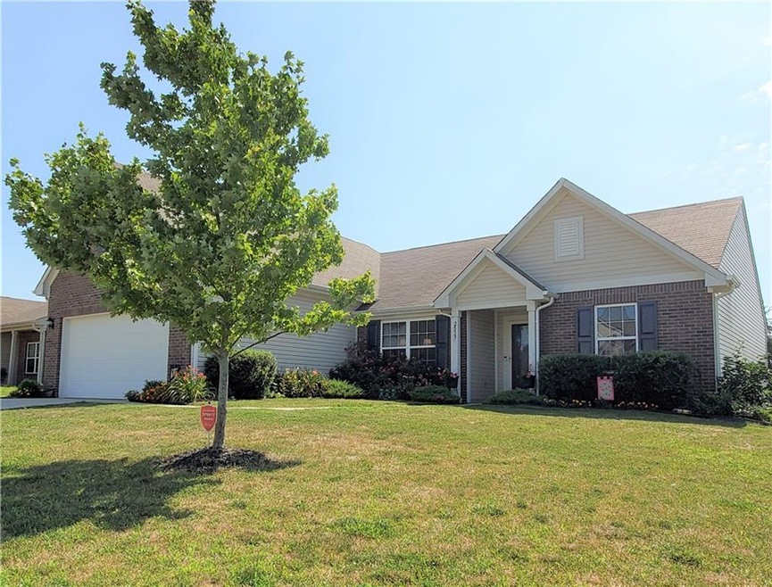 2533 Wildflower Ln, Greenwood, IN 46143 - photo 1
