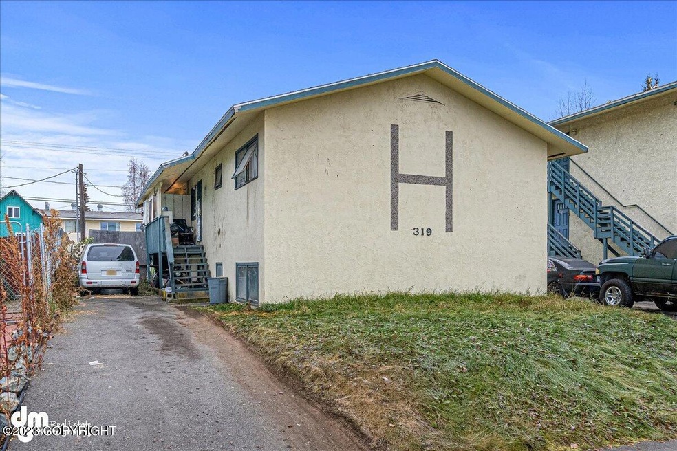 02-Front Exterior_ELI09898