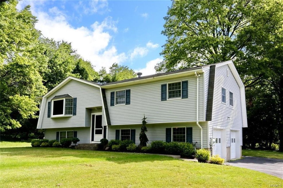 8 Litchult Ct, Airmont, NY 10901 - photo 1