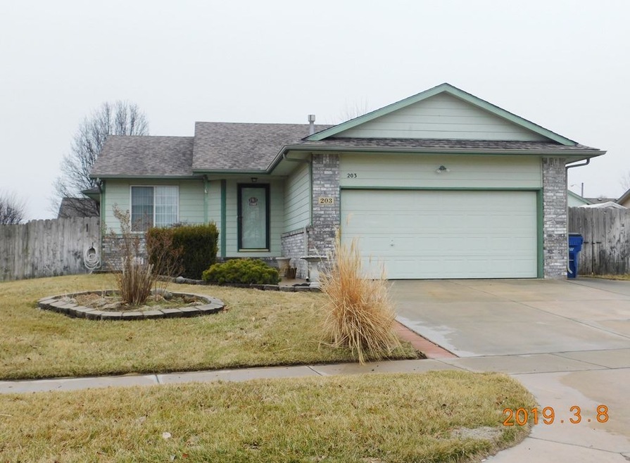 203 E Country Walk Ln, Mulvane, KS 67110 - photo 1