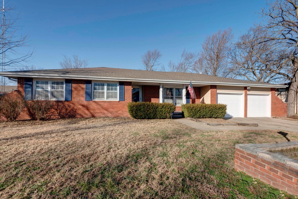 1713 S Oakland Ave, Bolivar, MO 65613 - photo 1