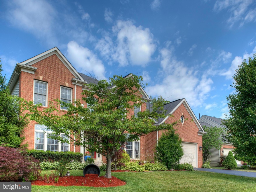 8596 Crosspointe Glen Ct, Lorton, VA 22079 - photo 1