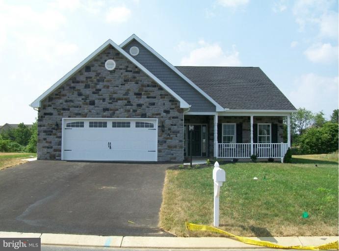 2327 Austin Ave, Chambersburg, PA 17202 - photo 1