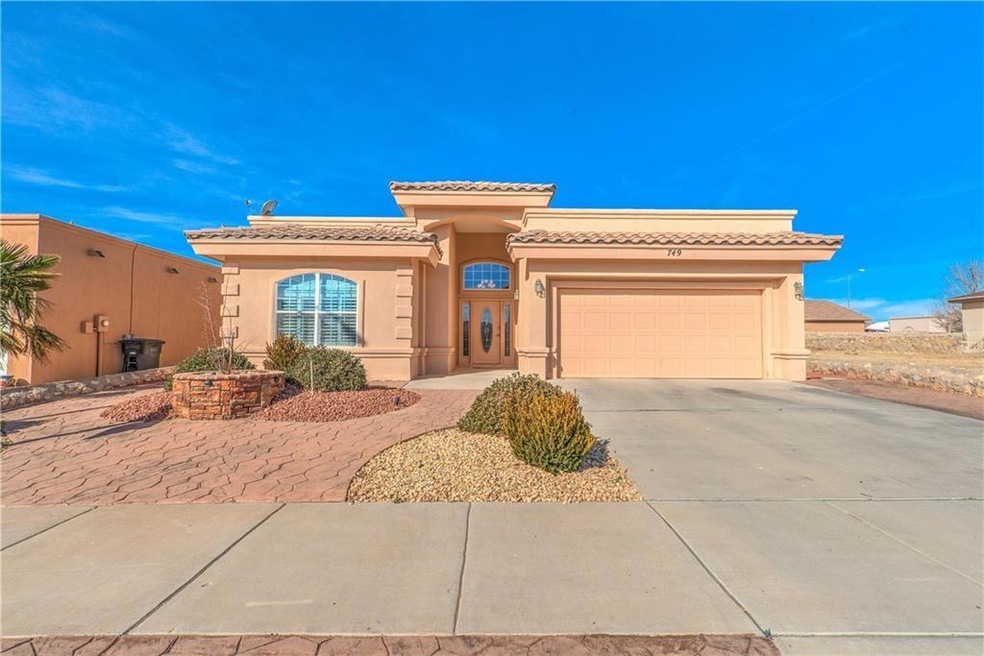 749 Desert Silver Dr, Horizon City, TX 79928 - photo 1