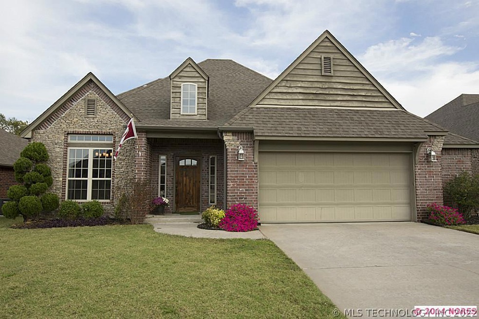 Charming Home w/ landscaped Ext & 2 1/2 Gar. Capac