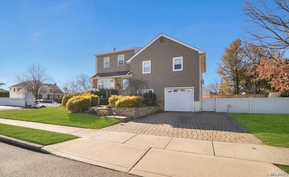 51 Normandy Dr, Bethpage, NY 11714 - photo 1