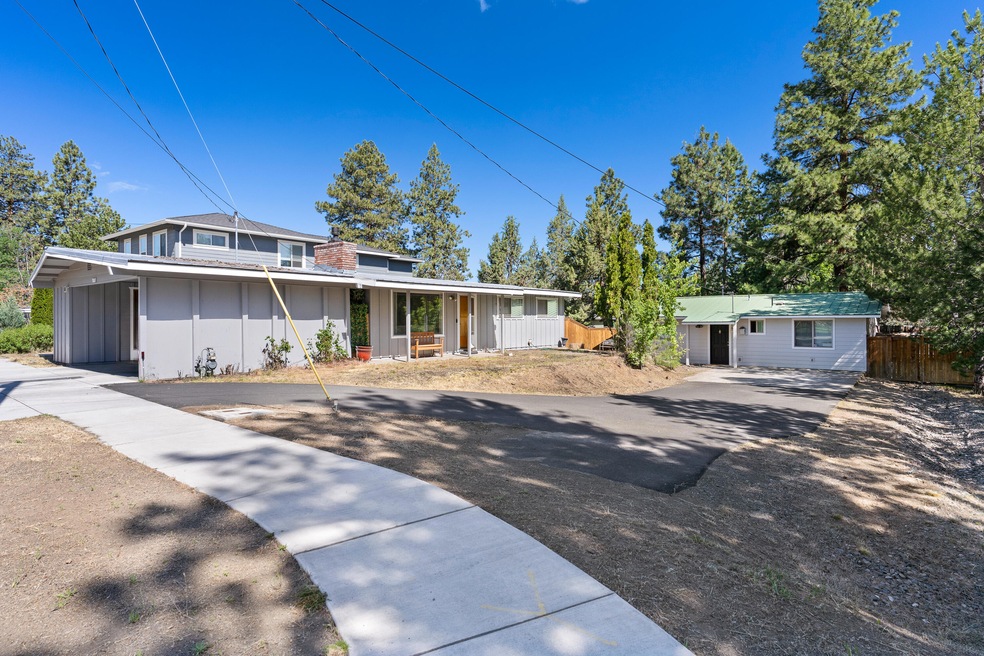 20096 Mcclellan Rd, Bend, OR 97702 - photo 1