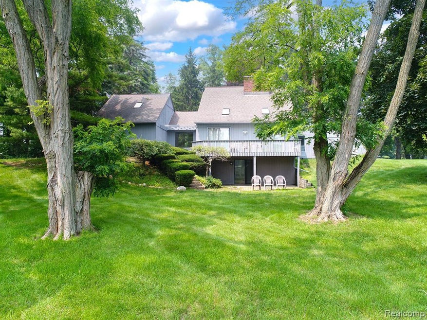 6247 Willow Ct, West Bloomfield, MI 48324 - photo 1