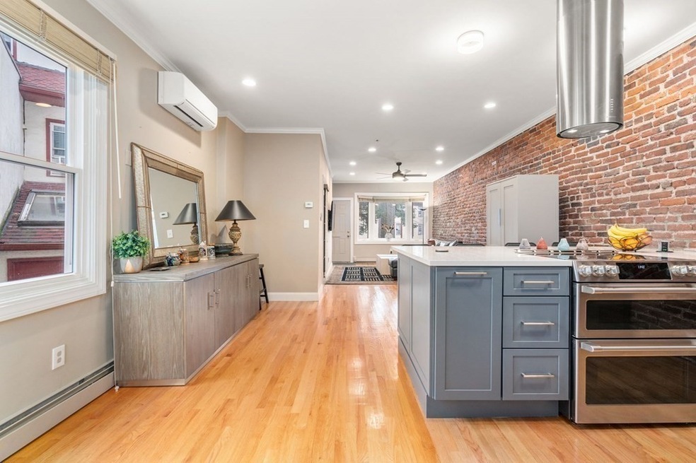 135 Sutherland Rd unit A, Brighton, MA 02135 - photo 1