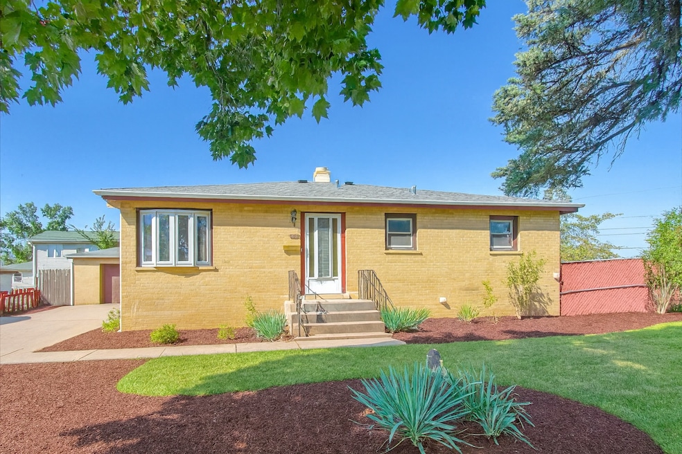 542 W Memory Ln, Addison, IL 60101 - photo 1