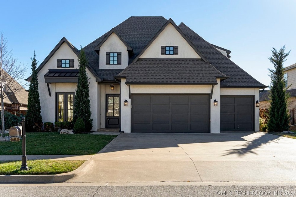 This wonderful home was build by Chase Ryan Homes