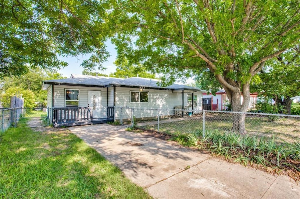 904 Vaquero St, Fort Worth, TX 76108 - photo 1