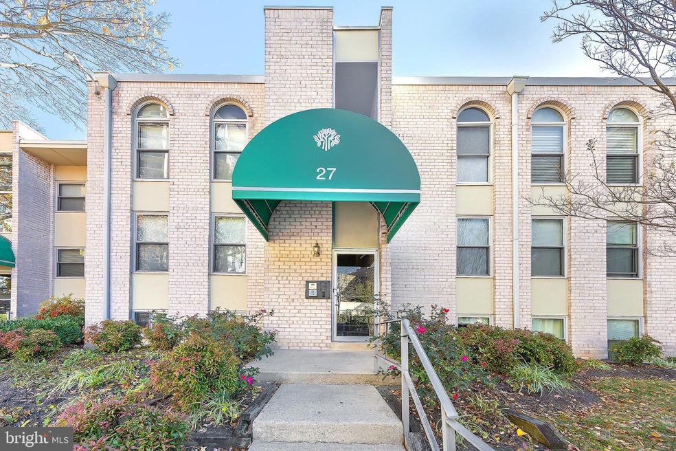 27 Canterbury Square unit 302, Alexandria, VA 22304 - photo 1