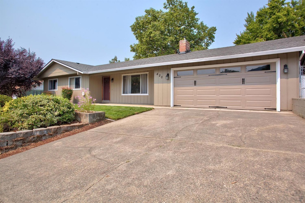 420 Nugget Dr, Rogue River, OR 97537 - photo 1