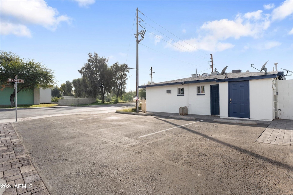 299 S Oregon St unit 6, Chandler, AZ 85225 - photo 1