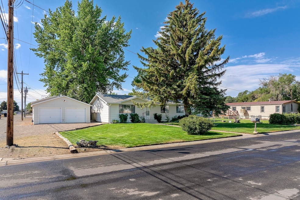 842 E Adams St, Powell, WY 82435 - photo 1