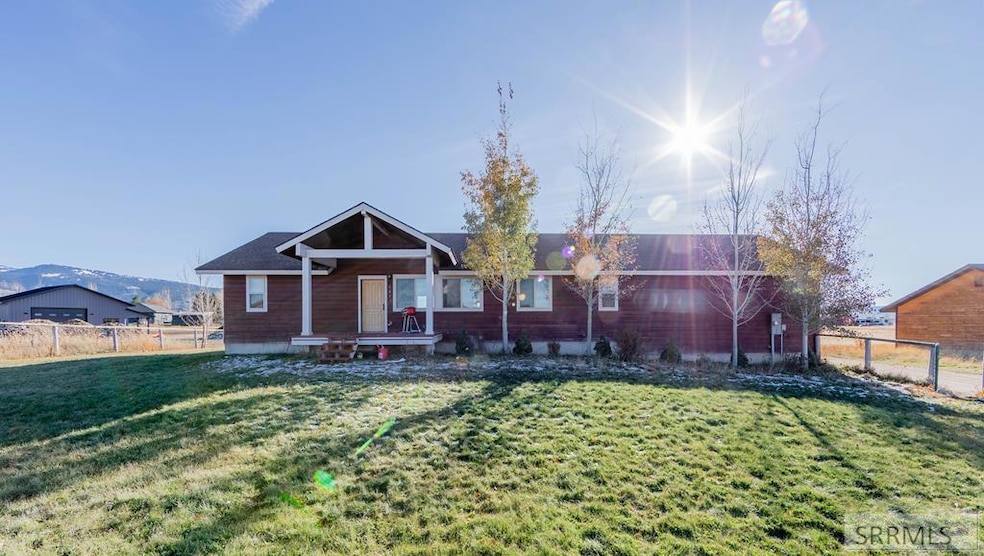 907 Teague Ave, Driggs, ID 83422 - photo 1