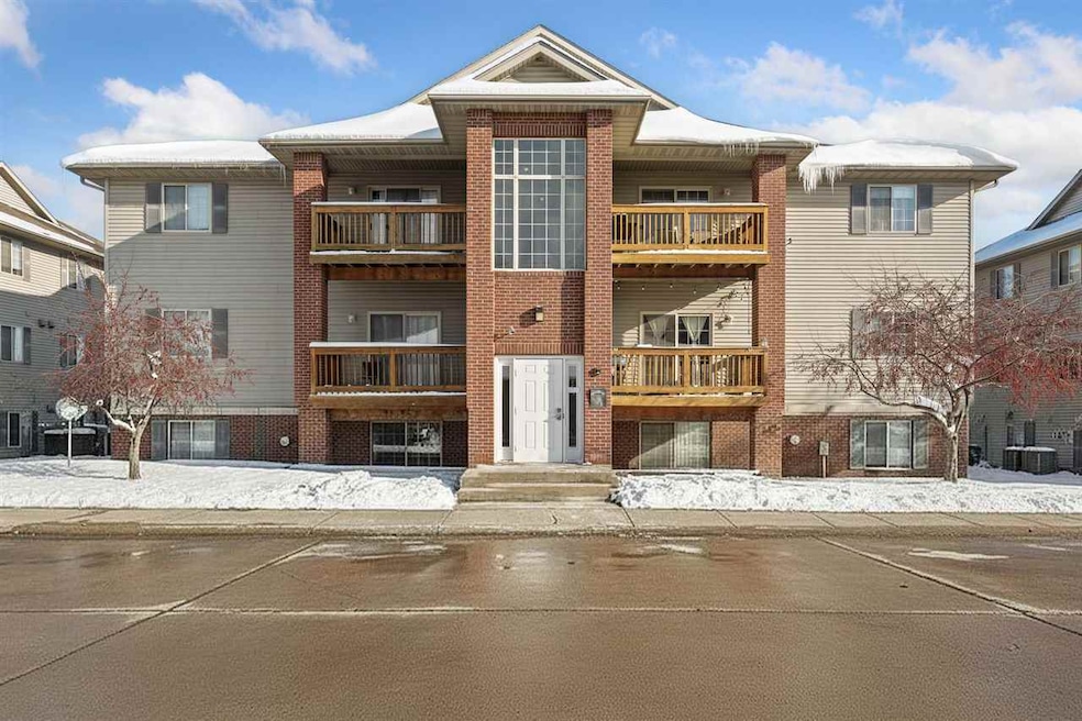 2264 Holiday Rd unit 206, Coralville, IA 52241 - photo 1