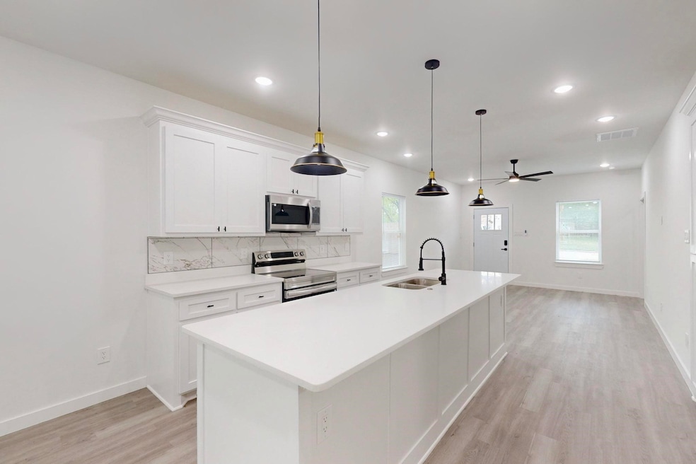 1213 Mill St unit B, Gainesville, TX 76240 - photo 1