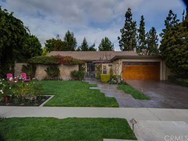 What beautiful curb appeal!  This amazing SINGLE l