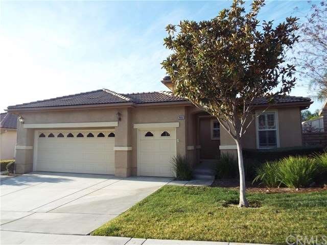 Great curb appeal. Low maintenance private lot.