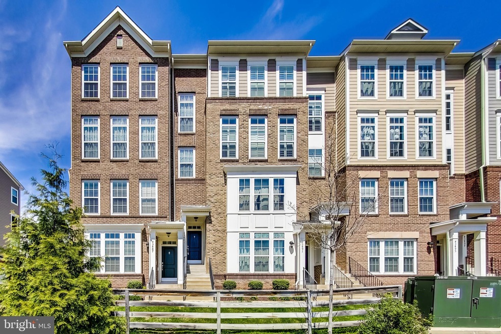 43489 Town Gate Square unit ., Chantilly, VA 20152 - photo 1