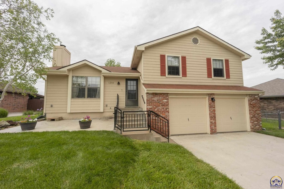 4319 SW Colly Creek Dr, Topeka, KS 66610 - photo 1