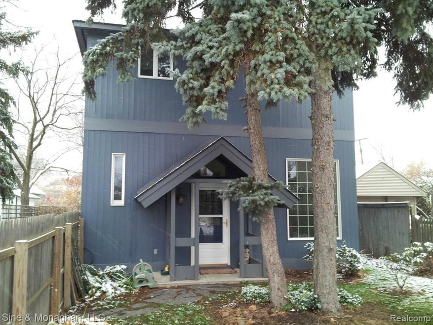 591 Saint Clair St, Grosse Pointe, MI 48230 - photo 1