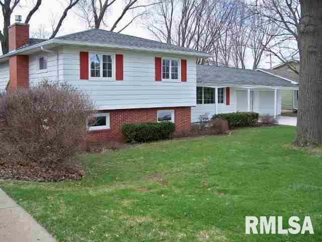 1519 Hickory Ln, Bettendorf, IA 52722 - photo 1