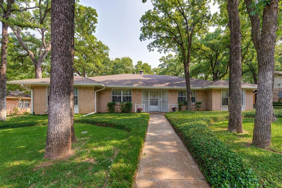 712 King Dr, Bedford, TX 76022 - photo 1