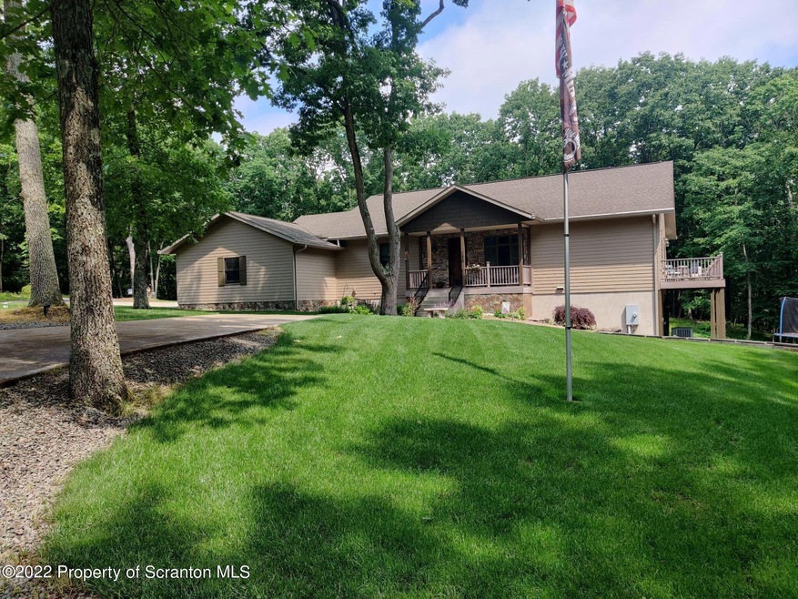 288 Vineyard Ln, Falls, PA 18615 - photo 1