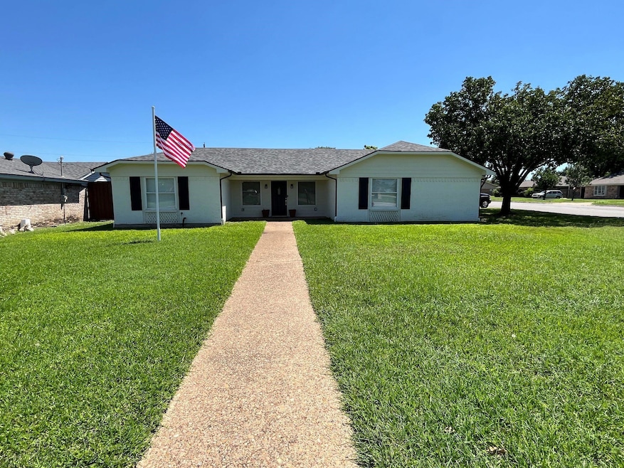 8400 Donna Dr, North Richland Hills, TX 76182 - photo 1
