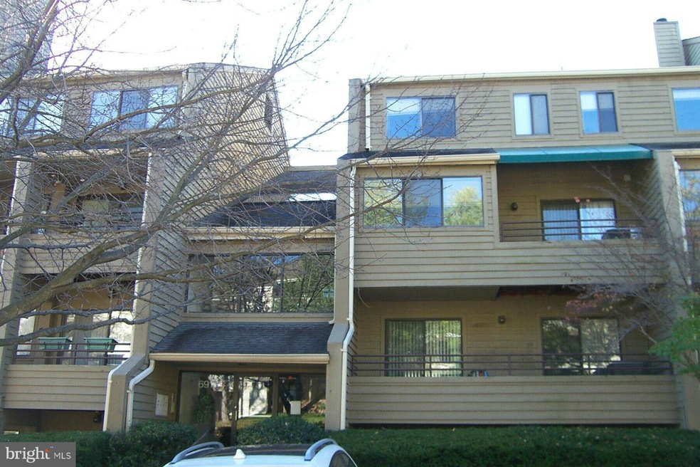 6911 Jones View Dr unit 3C, Baltimore, MD 21209 - photo 1