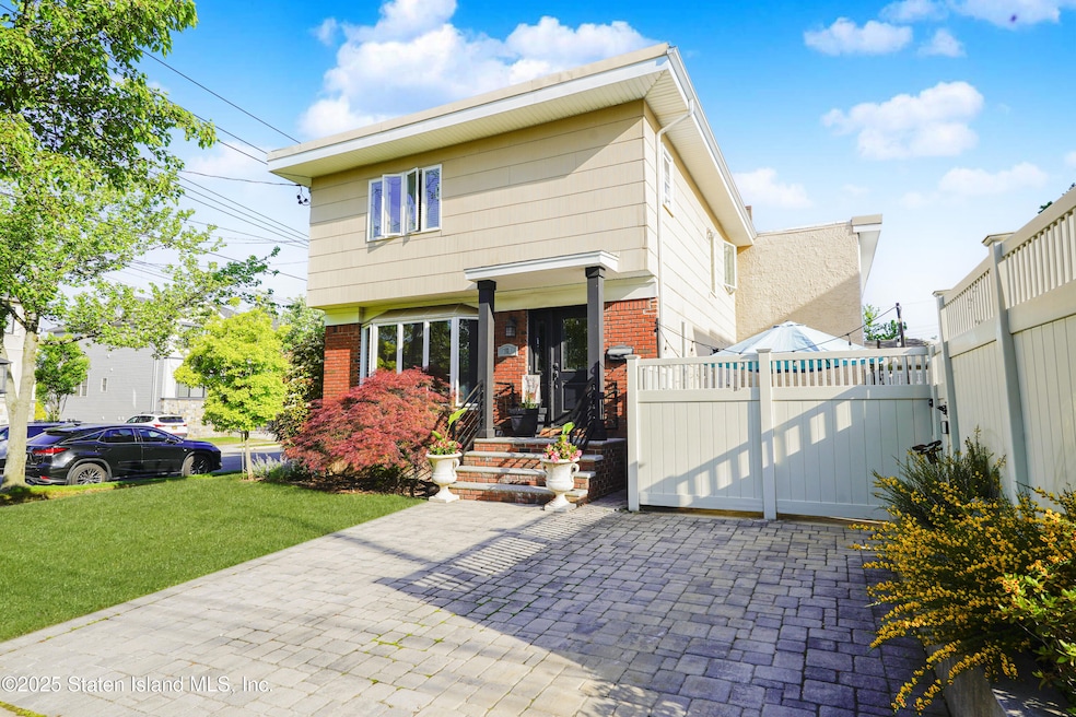 761 Edgegrove Ave, Staten Island, NY 10312 - photo 1
