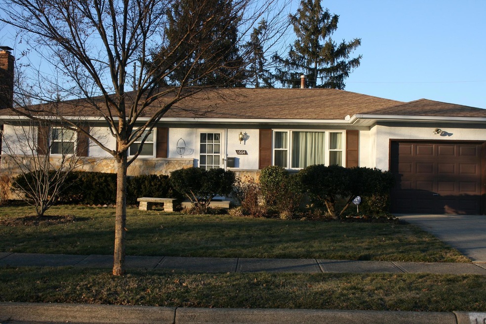 1664 Pin Oak Dr, Columbus, OH 43229 - photo 1