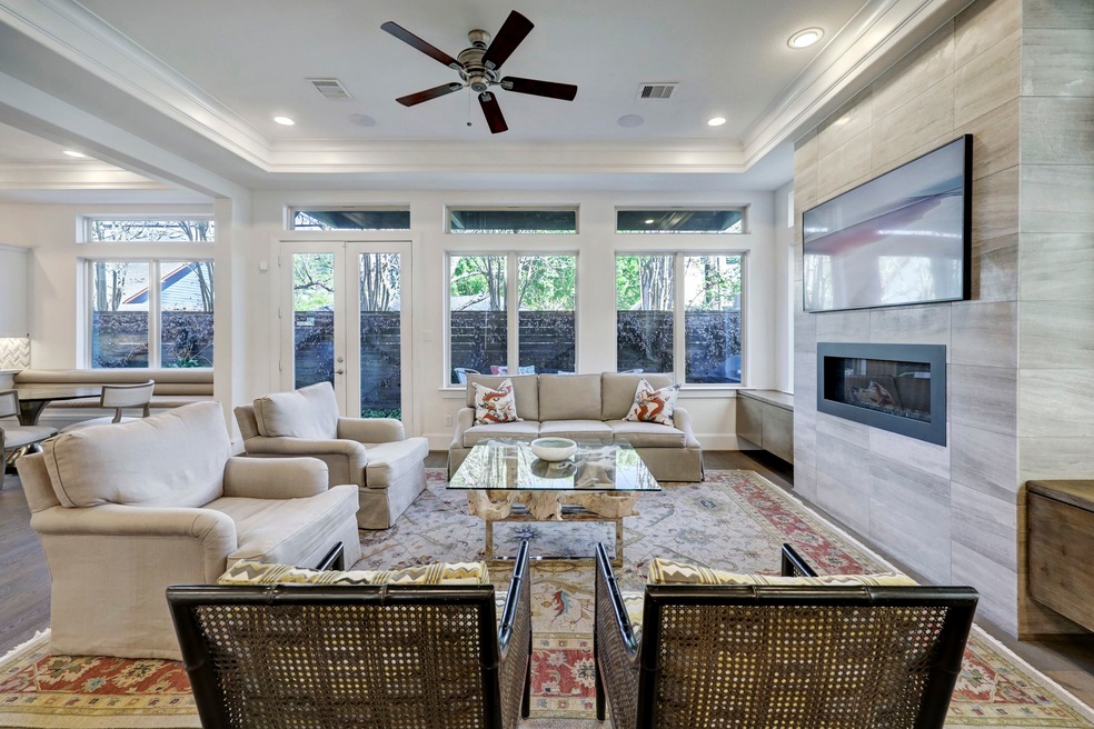 1614 E Rose Terrace Ln, Houston, TX 77055 - photo 1