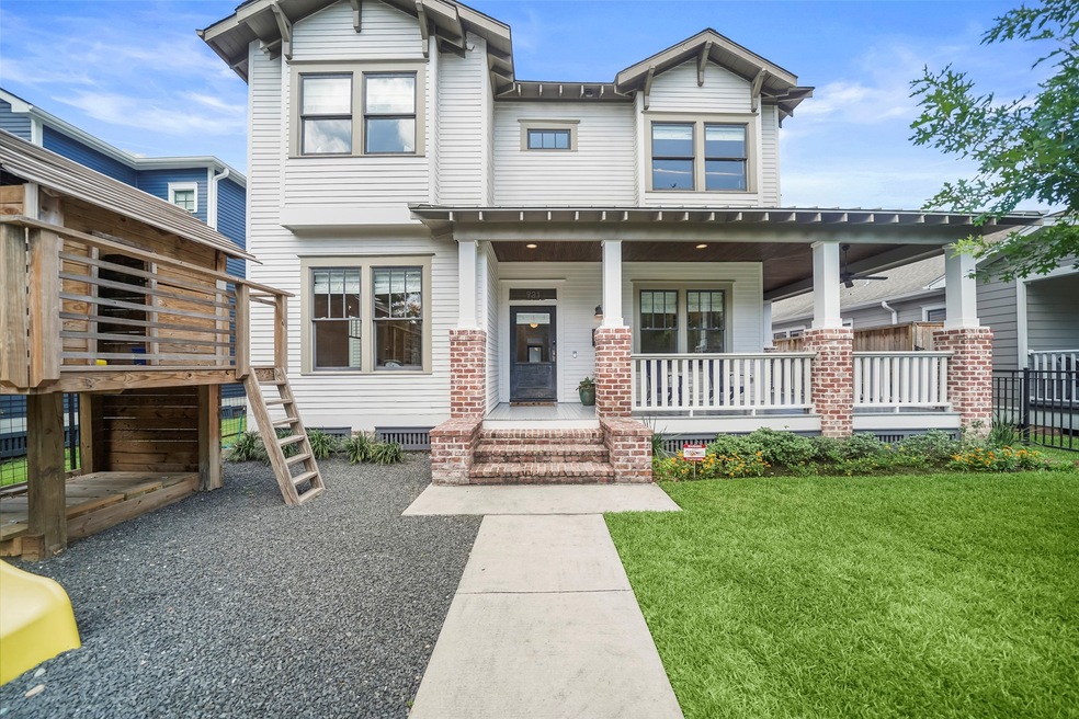 921 Columbia St, Houston, TX 77007 - photo 1