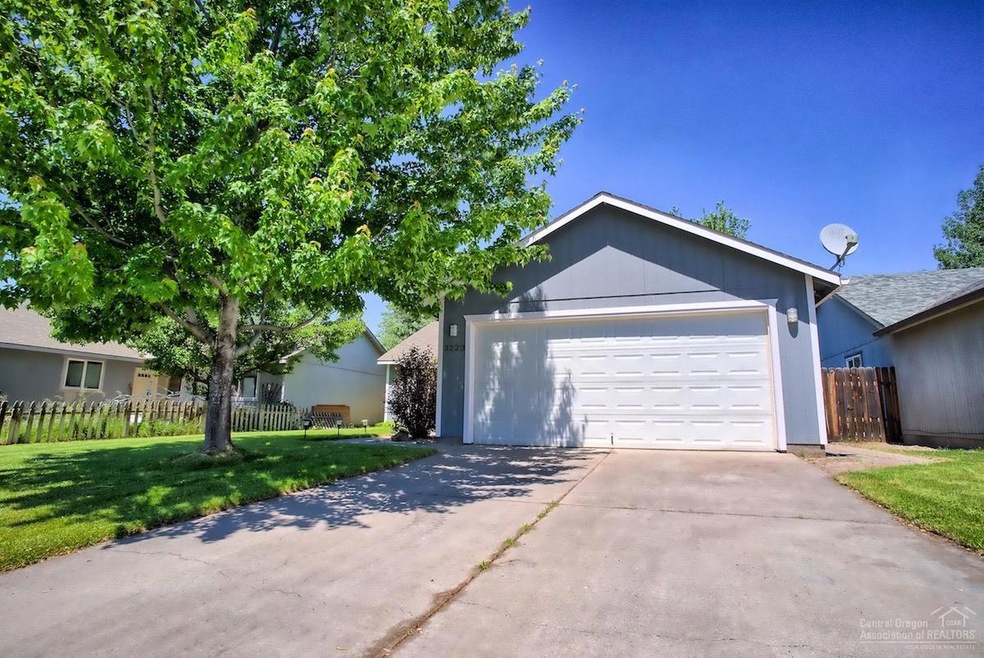 3223 SW Newberry Ave, Redmond, OR 97756 - photo 1