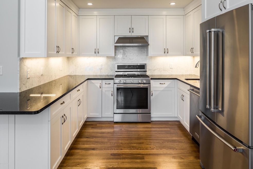 1191 E Putnam Ave unit 3, Riverside, CT 06878 - photo 1