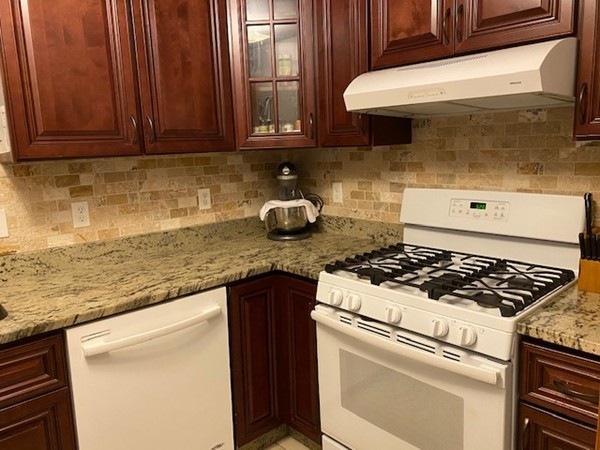 1092 Broadway unit 4, Somerville, MA 02144 - photo 1