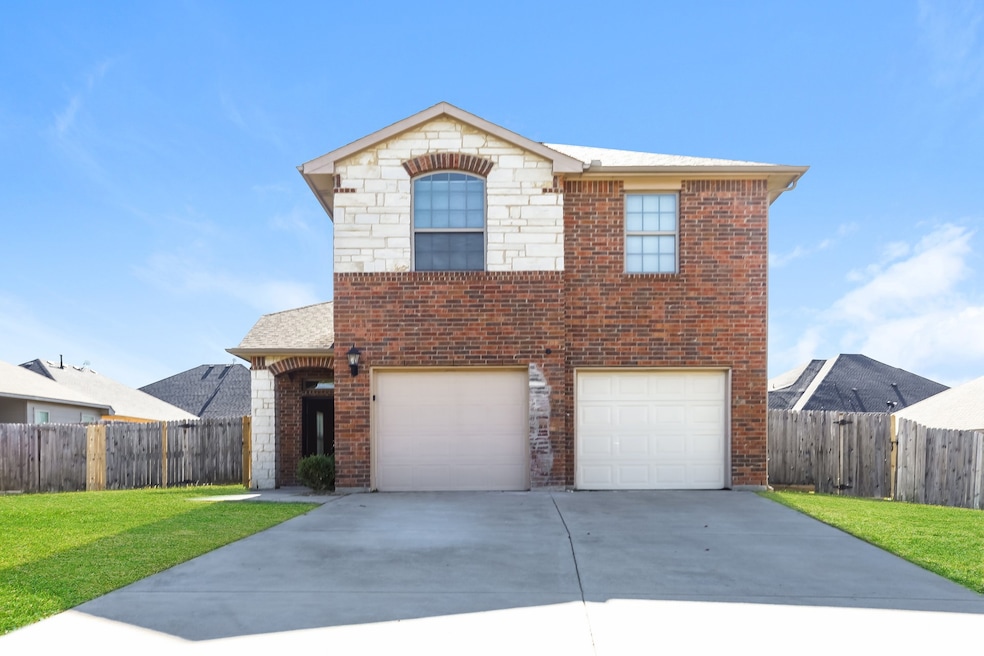 703 Woodcrest Dr, Ennis, TX 75119 - photo 1