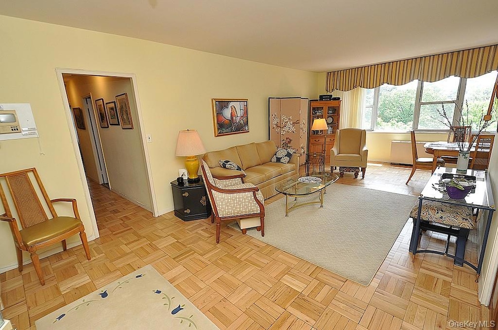 Garth Essex unit 6C1, Scarsdale, NY 10583 - photo 1