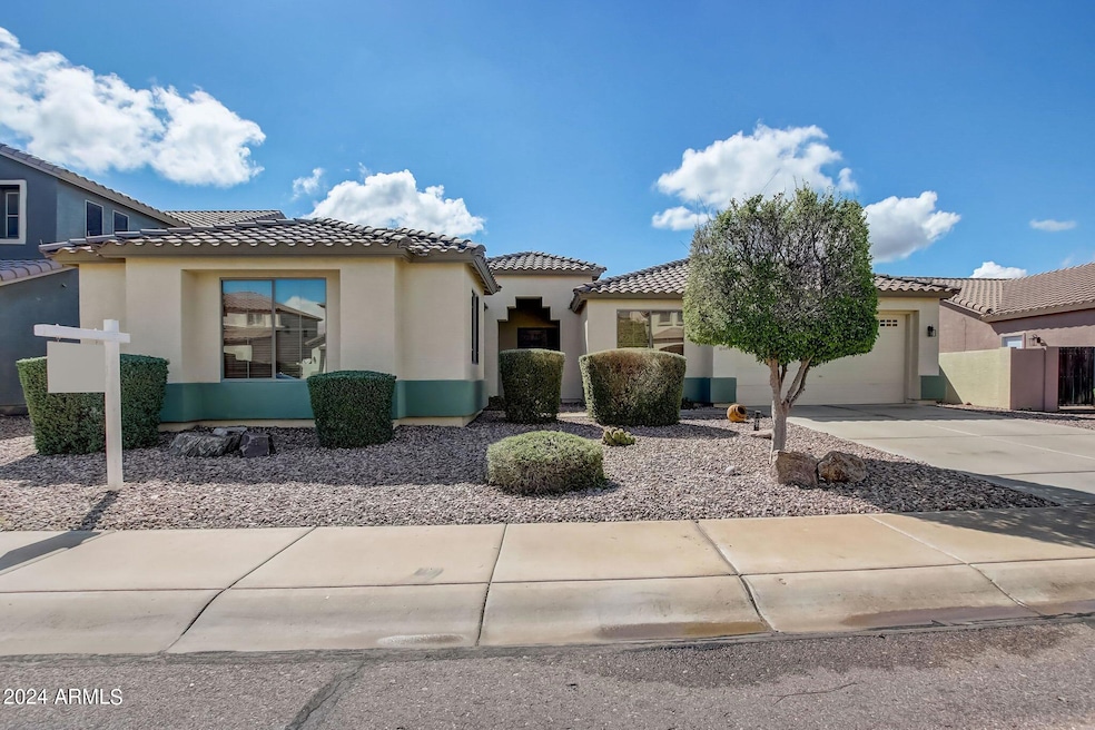 4-web-or-mls-W Capistrano Dr-002