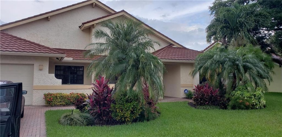 1530 E Oak Knoll Cir, Davie, FL 33324 - photo 1